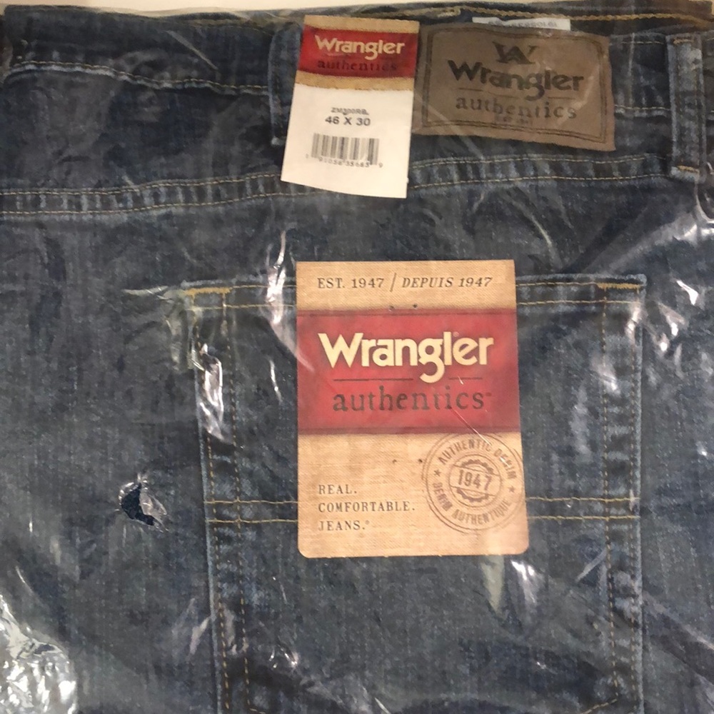 NWT: Men’s Wrangler Authentics Jeans size 46x30